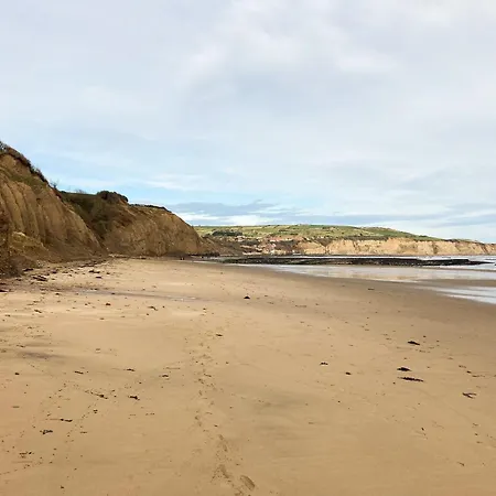 Glenhowen * Robin Hood's Bay